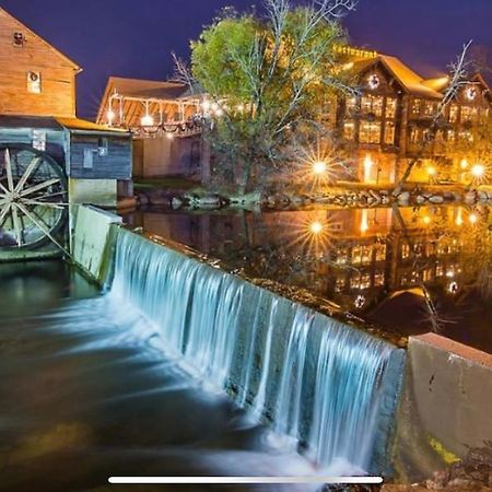 Luxury Condo In The Heart Of Pigeon Forge Exterior photo